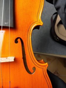 전자 바이올린의 품질을 판단하는 방법은 무엇입니까?