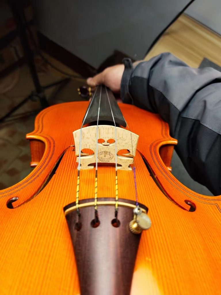 小提琴F孔制琴师标签是怎么样？历史怎么样的？
