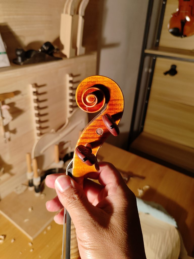 工作室小提琴和品牌工厂小提琴哪个好？