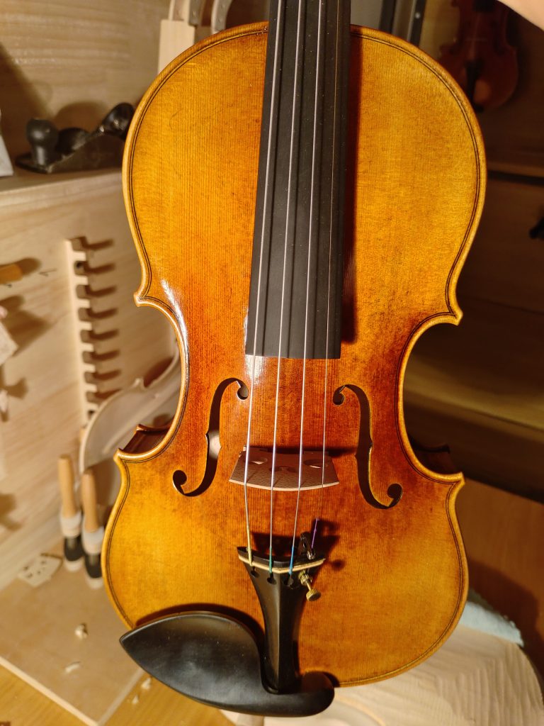 半手工小提琴和纯手工小提琴区别在哪