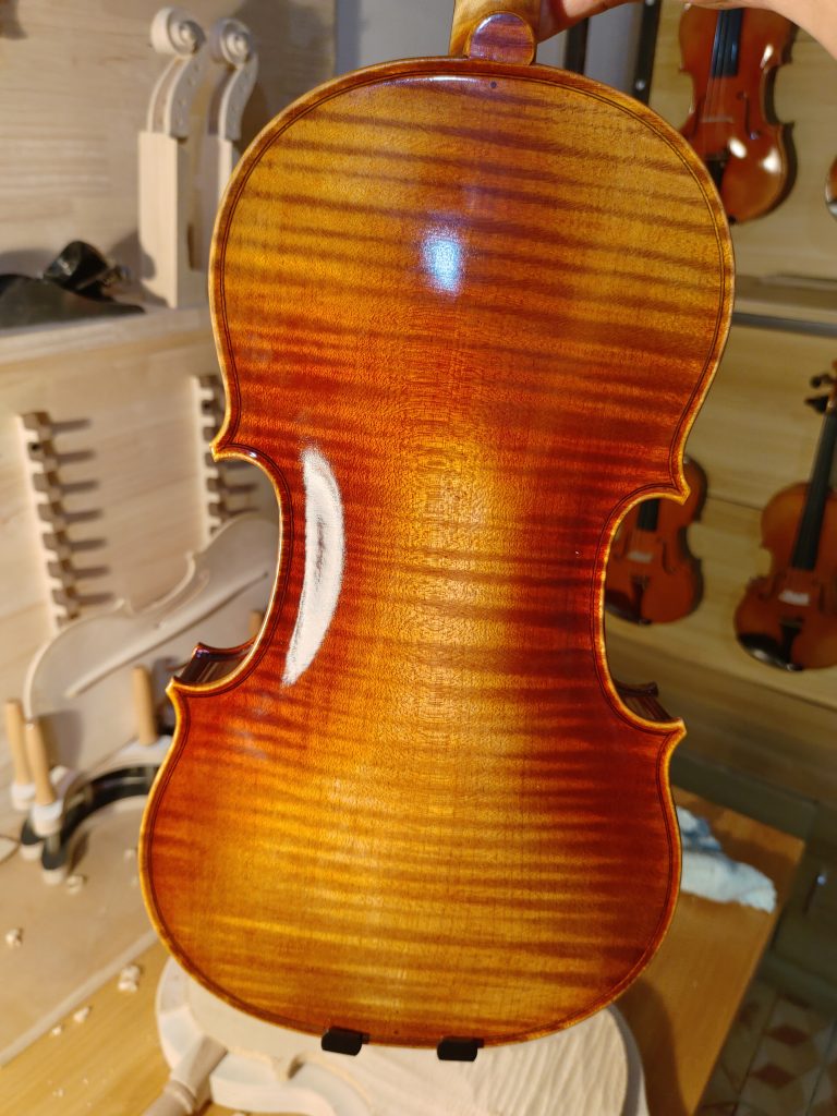 半手工小提琴和纯手工小提琴的差别和区别？该买哪个？
