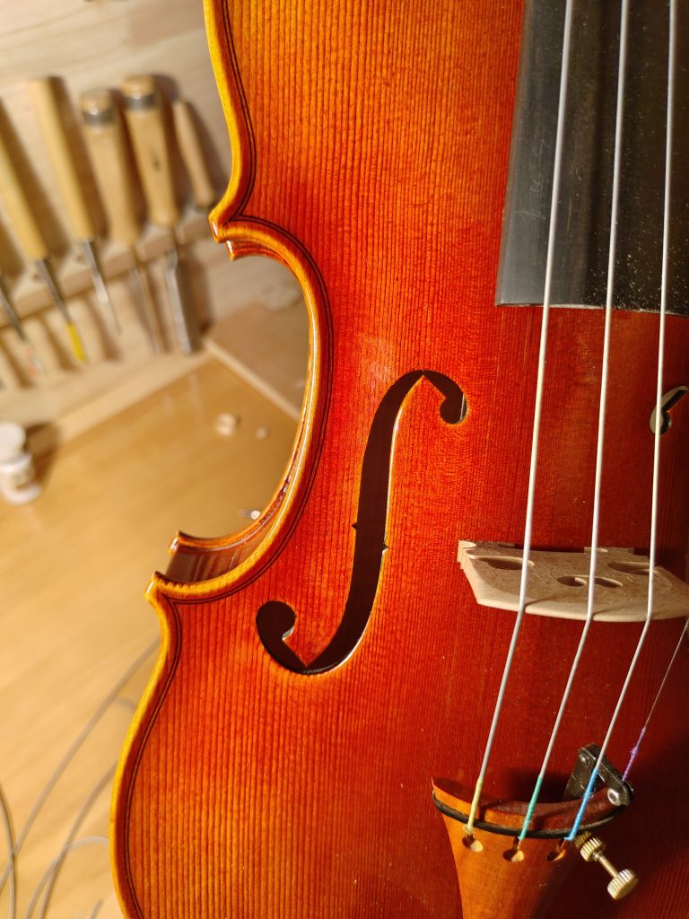 小提琴的价格由哪些方面和因素决定？
