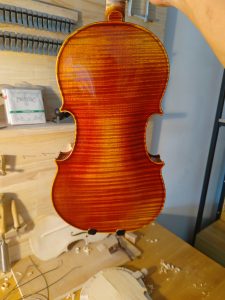 외관가치 높은 구아다니노 소재 닭발톱 패턴 바이올린 사운드바 - 70호