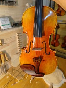 选择小提琴、中提琴或大提琴套装的定制体验
